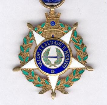 Military Order of the Tower and the Sword, Type III, Knight Obverse
