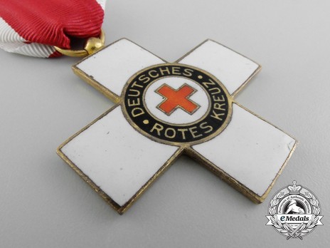 Cross of Honour of the German Red Cross, Type I, II Class Obverse