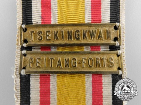 China Commemorative Medal, for Combatants (in bronze gilt) with two clasps Detail