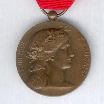 Bronze Medal (Ministry of War, stamped “E M LINDAUER”) Obverse