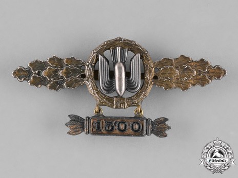 Bomber Clasp, in Gold (with "1500" pendant) Obverse