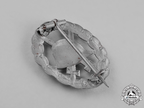 Wound Badge, in Silver (in iron, cut-out) Reverse
