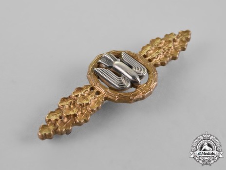 Bomber Clasp, in Gold (in tombac) Obverse