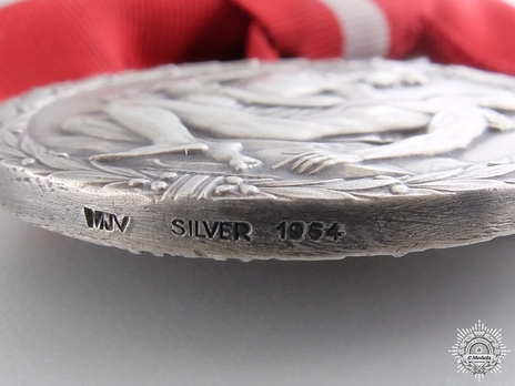 Silver Medal Rim Detail
