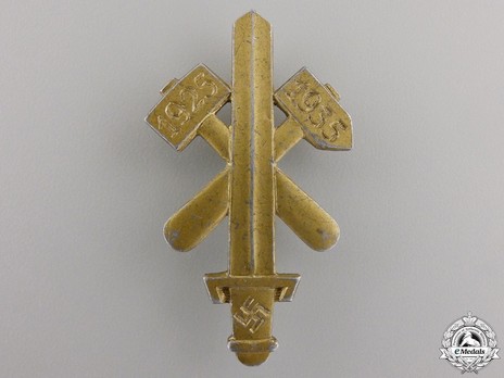 Gau Honour Badge Essen, in Gold (in gilt aluminum) Obverse