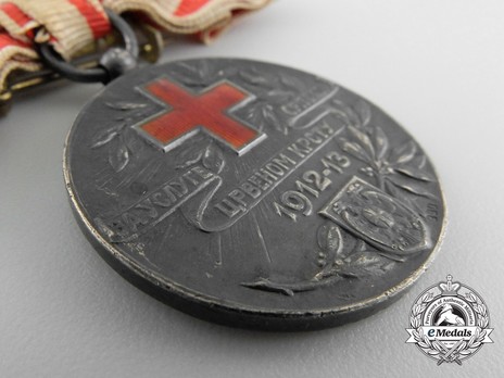 Red Cross Medal, in Silver (for woman) Obverse