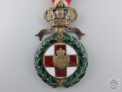 Order of the Red Cross, Type I, Medal Obverse