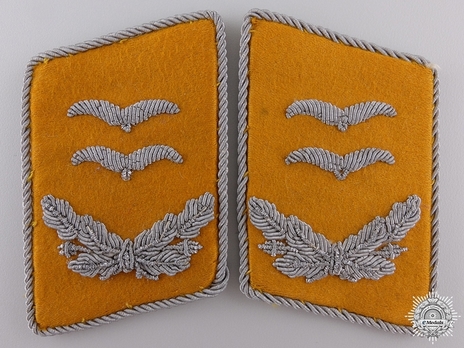 Luftwaffe Flying Troops Oberleutnant Collar Tabs Obverse