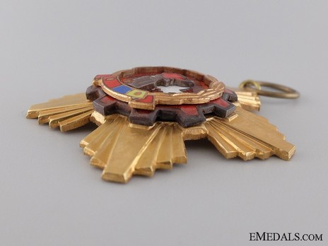Order of the Victory of Socialism, Breast Star (in tombac) Obverse