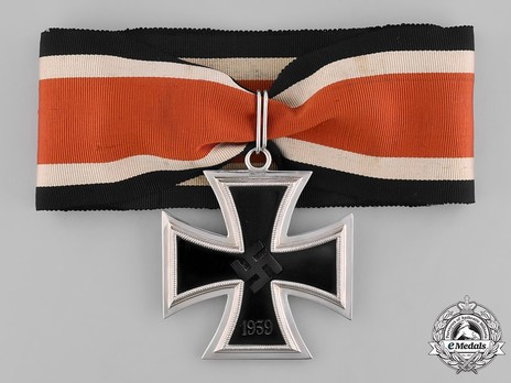 Grand Cross of the Iron Cross (in onyx and white gold) Obverse with Ribbon