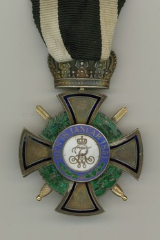 Royal House Order of Hohenzollern, Military Division, Member (in gold) Reverse
