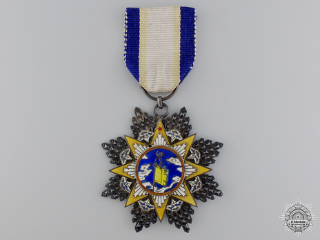 Order of the Cloud and Banner, IX Class Knight Obverse