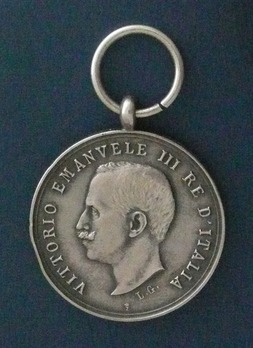 Medal for Merit of the People's Education, Type II, in Silver Obverse