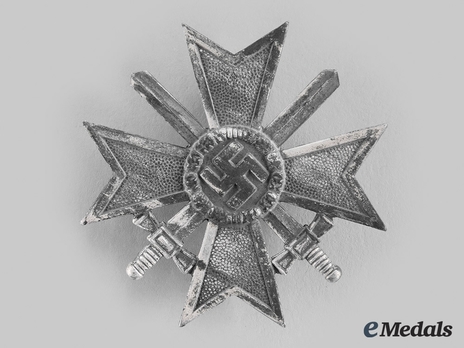 War Merit Cross I Class with Swords, by Kerbach & Oesterhelt (62, zinc) Obverse