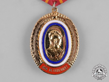 Order of Anna Betancourt, Medal Obverse