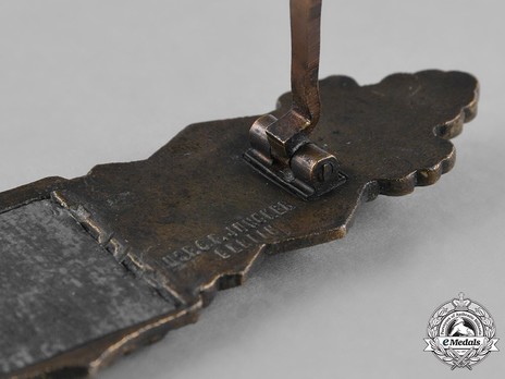 Close Combat Clasp, in Bronze, by C. E. Juncker Detail