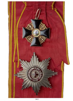 Order of St. Anne I & II, Type II, Civil Division, I Class Set of Insignia (black enamel cross) Obverse