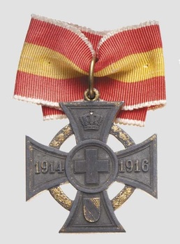 Volunteer War Aid Cross, 1914-1916 (with oak leaves wreath, in war metal gilt) Obverse