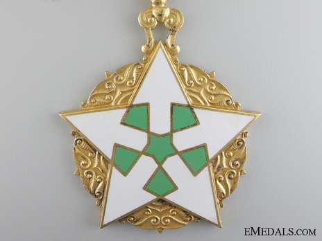 Order of Civil Merit  (Wisam al-Satahaqaq al-Sun), Excellent Class Obverse