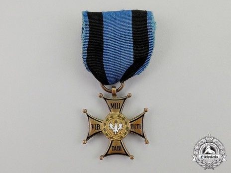 Order of Virtuti Militari, Type II, Gold Cross (1939-1992) Obverse