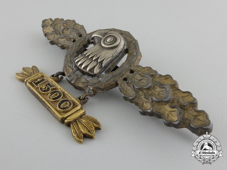 Reconnaissance Clasp, in Gold (with "1500" pendant) Obverse
