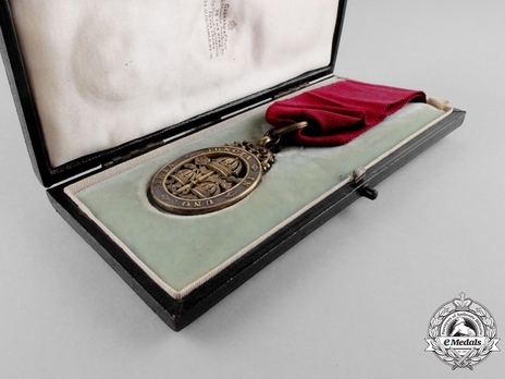 Companion (with silver gilt) in Case of Issue