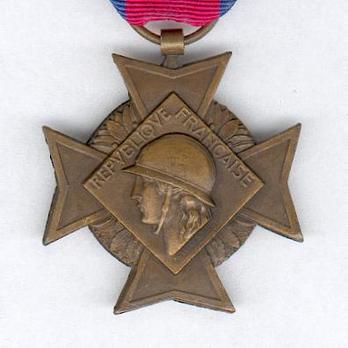 Bronze Cross (Army, stamped "M DELANNOY") Obverse
