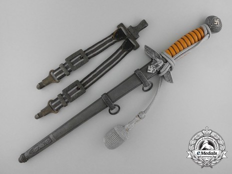Luftwaffe Alcoso-made Double-Etched 2nd pattern Dagger Obverse in Scabbard