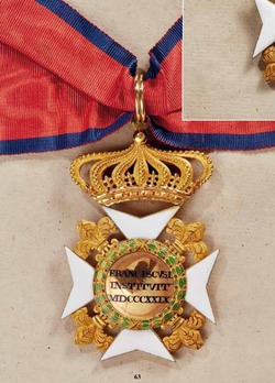 Royal Order of Francis I, Commander (in gold)