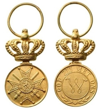 Miniature Gold Medal (Military Division) Obverse and Reverse