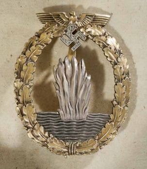 Minesweeper War Badge with Diamonds Obverse