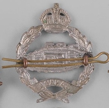 Canadian Armoured Corps Cap Badge Reverse