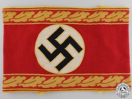 NSDAP Leiter eines Ober-Amtes Type II Reich Level Armband Obverse