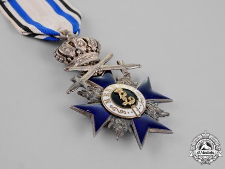 Order of Military Merit, Military Division, IV Class Cross (with crown) Obverse