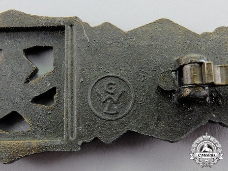 Close Combat Clasp, in Gold, by Gebrüder Wegerhoff Detail