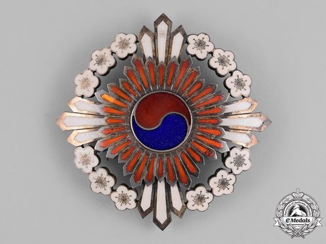 Order of the Plum Blossoms, I Class Grand Cordon Breast Star Obverse