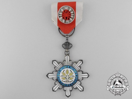 Order of the Golden Grain, IV Class Officer Obverse