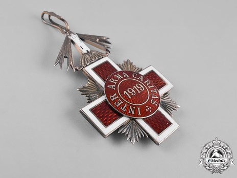 Order of the Estonian Red Cross, II Class Cross Reverse