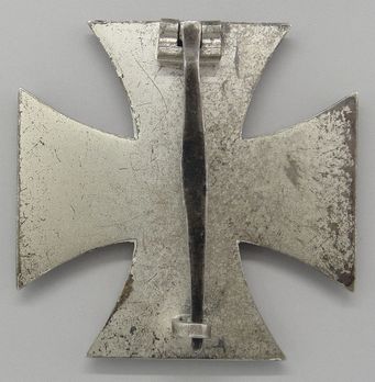 Iron Cross I Class, by Wächtler & Lange (L 55, magnetic) Reverse
