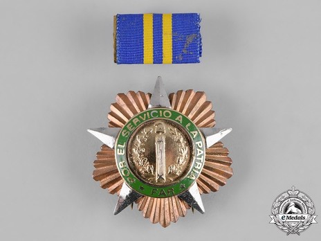 Order for Service to the Country and the Revolutionary Armed Forces, III Class Obverse