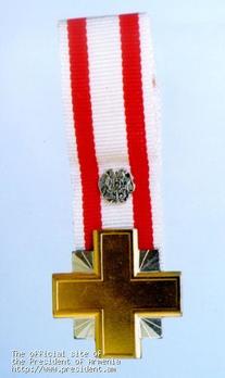 Order of the Combat Cross, II Class Obverse