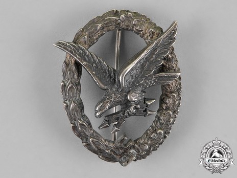 Radio Operator & Air Gunner Badge, by C. E. Juncker (in nickel silver) Obverse