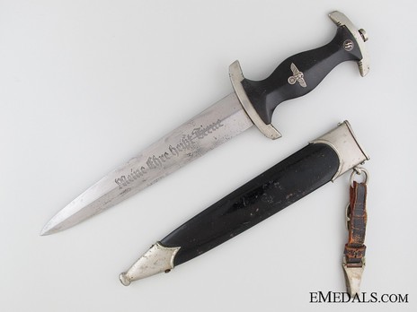 Allgemeine SS M33 Personalised Service Dagger (by Gottlieb Hammesfahr; numbered & named) Obverse with Scabbard