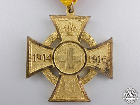 Volunteer War Aid Cross, 1914-1916 (with oak leaves wreath, in bronze gilt) Obverse